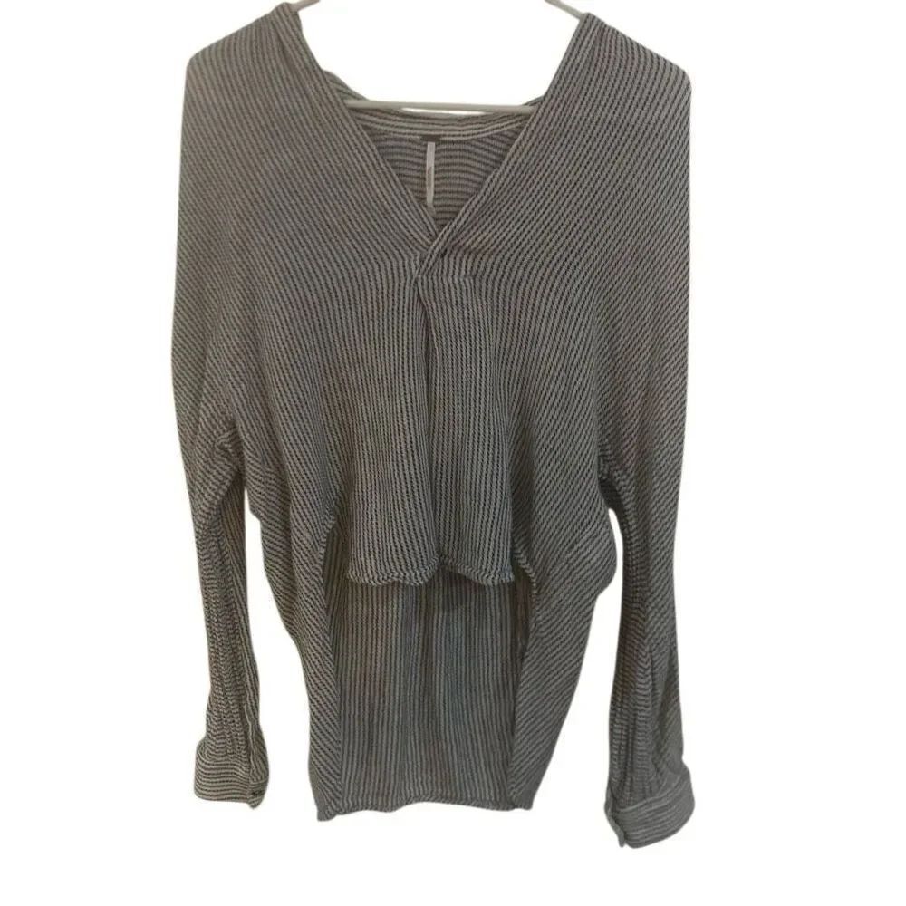 Free People XS high low long sleeve vneck blouse